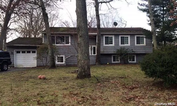 133 Trout Brook LN, Riverhead, NY 11901