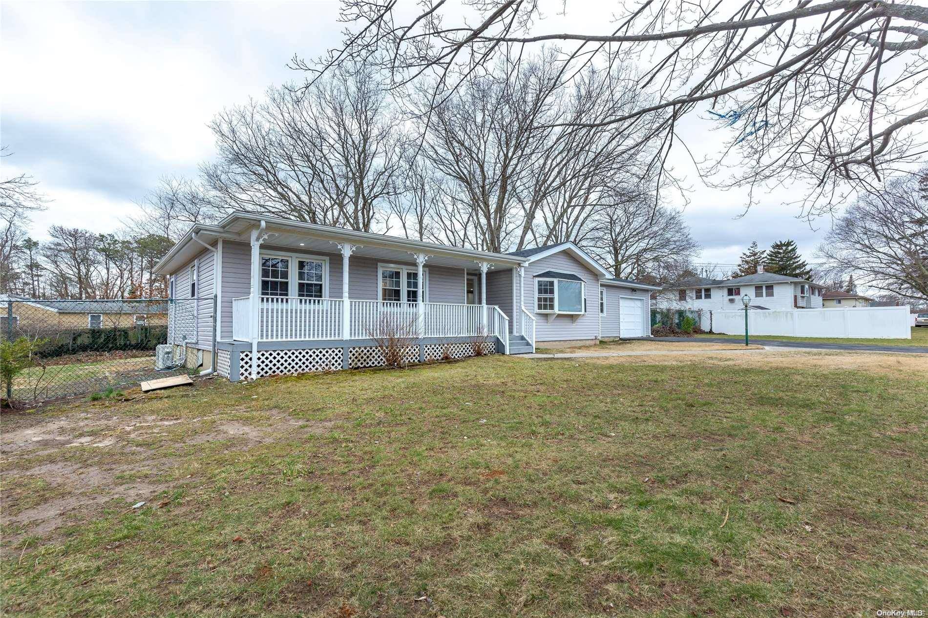78 Cedar DR, Bay Shore, NY 11706