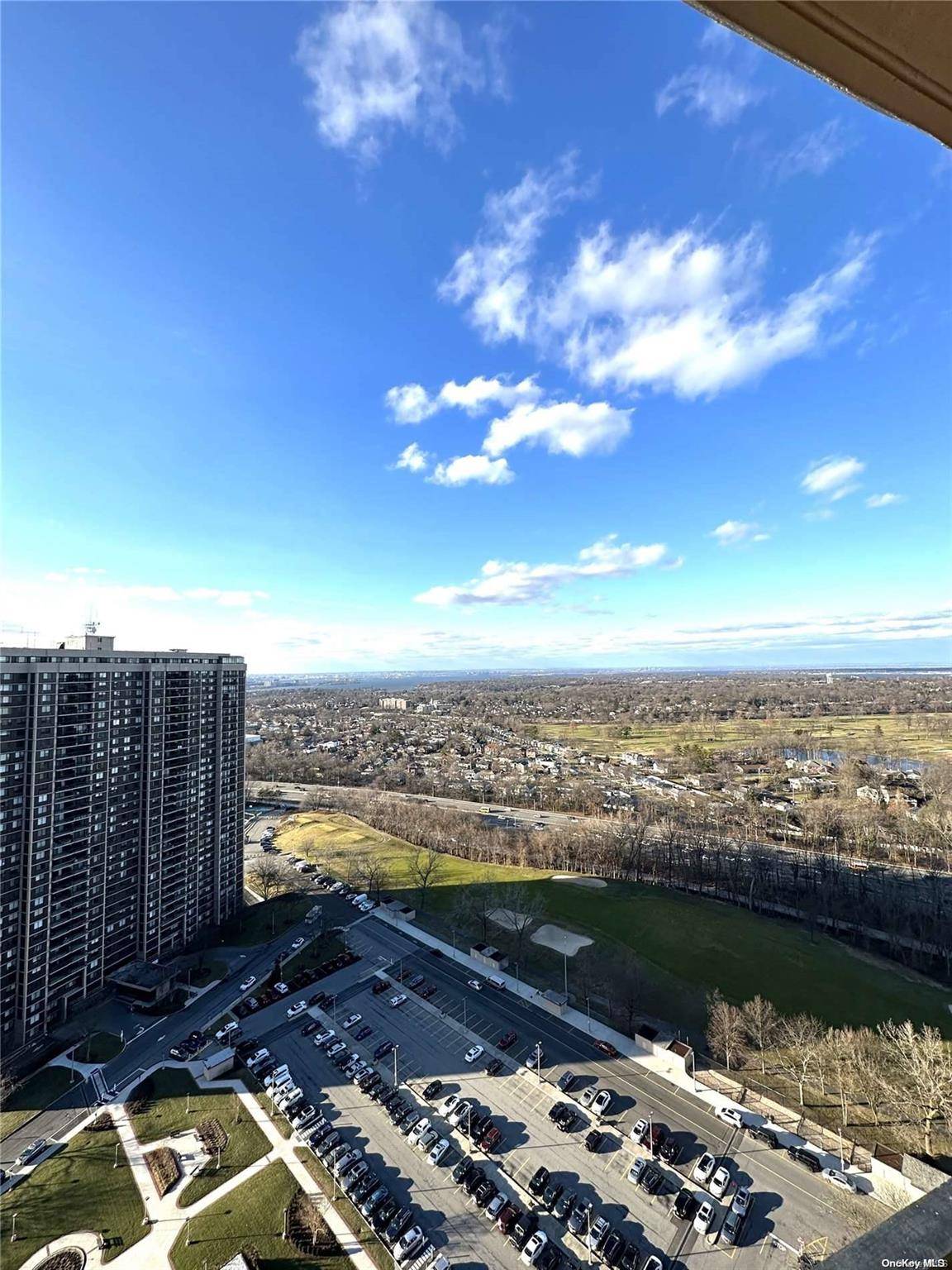 Floral Park, NY 11005,271-10 Grand Central Pkwy #33N