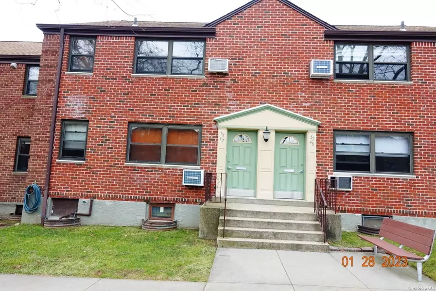 57-47 246 CRES #Upper, Douglaston, NY 11362