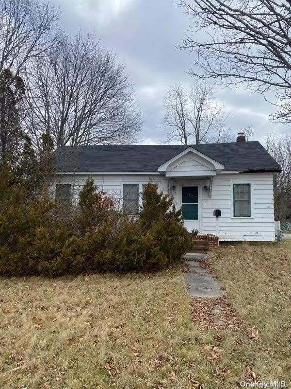 East Patchogue, NY 11772,665 S Country RD