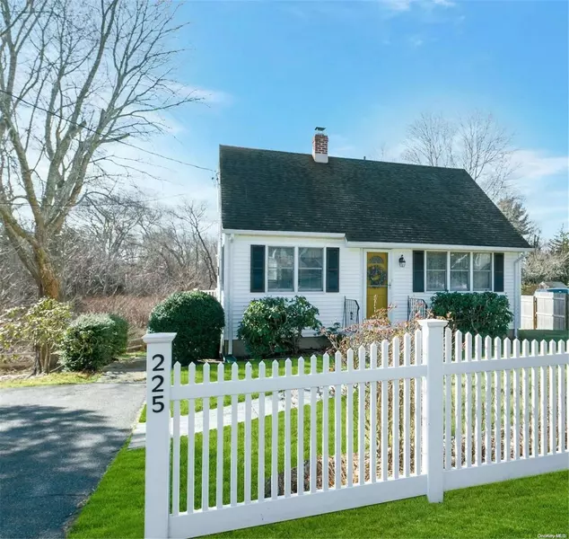 225 Washington AVE, Jamesport, NY 11947