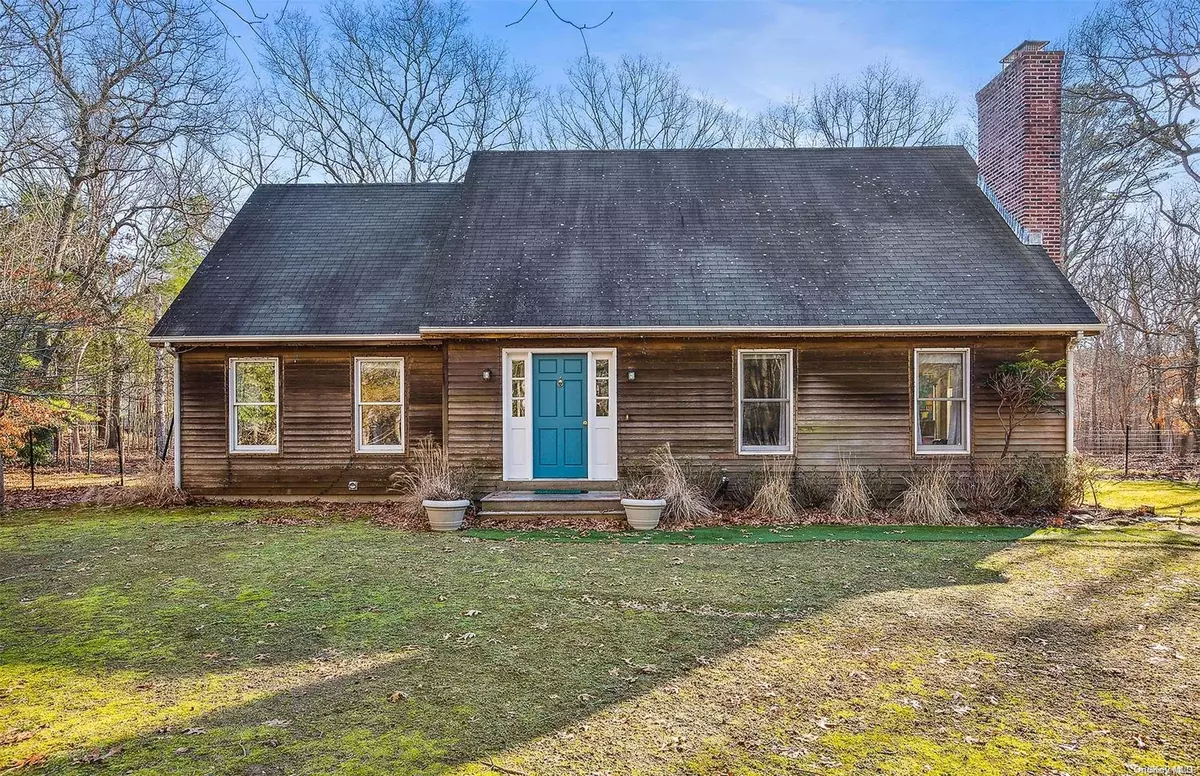 East Hampton, NY 11937,9 Banks