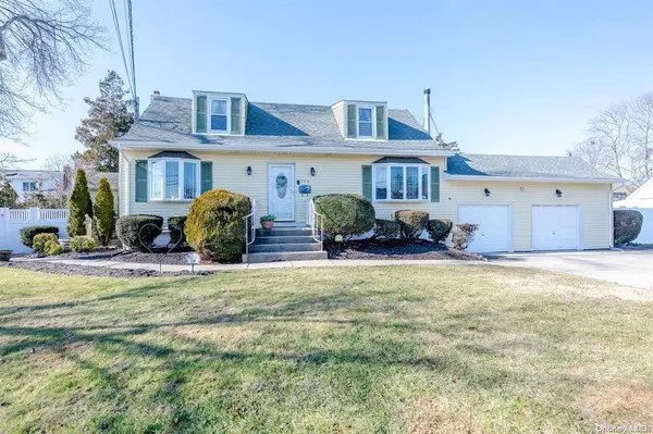 West Islip, NY 11795,708 Milligan LN