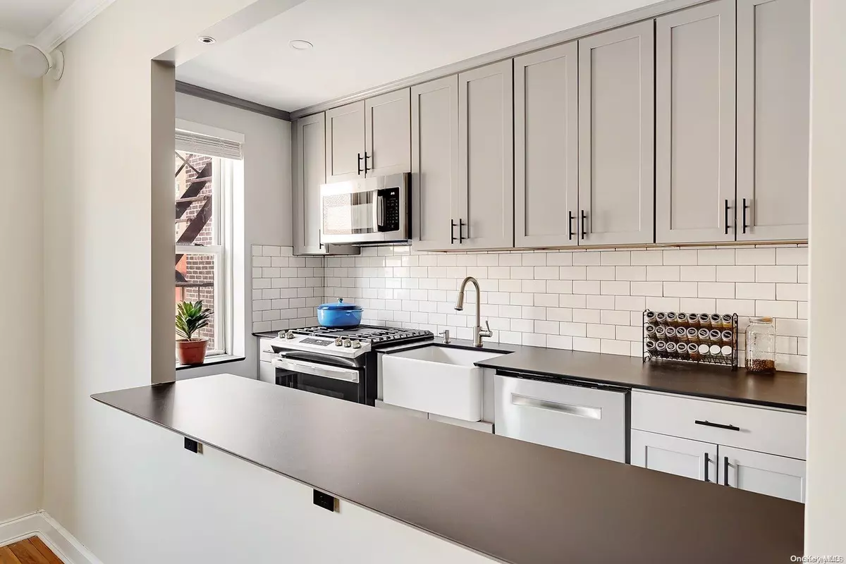 Woodside, NY 11377,39-65 51st ST #5B