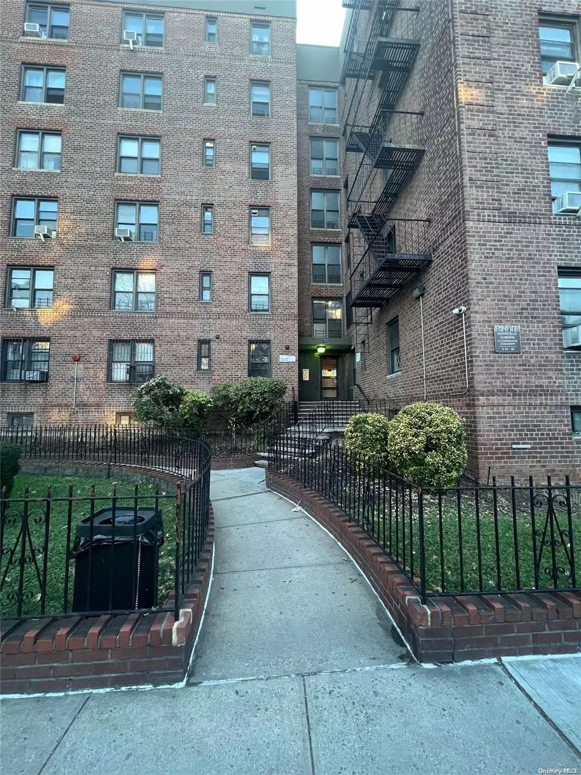 Jackson Heights, NY 11372,37-50 87 ST #4G