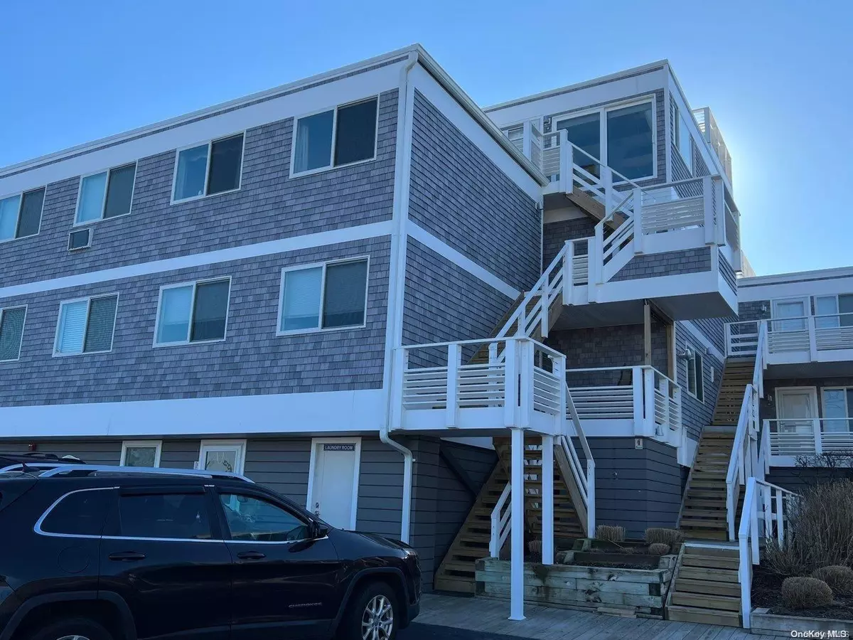 Westhampton Beach, NY 11978,539 Dune RD #16