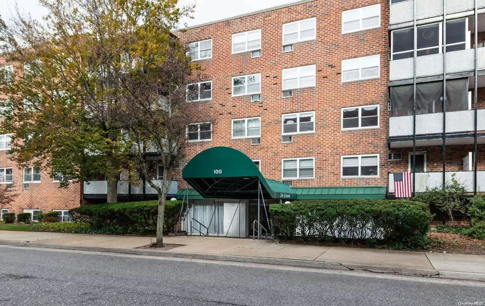 100 Lincoln AVE #24D, Mineola, NY 11501