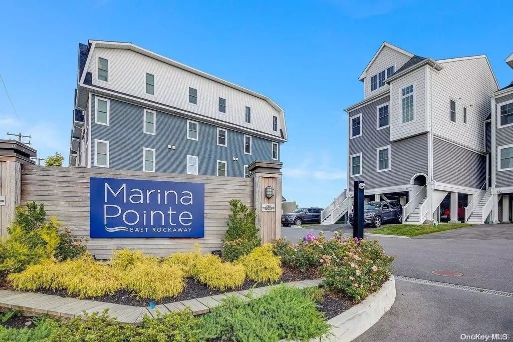 East Rockaway, NY 11518,312 Marina Pointe DR #312