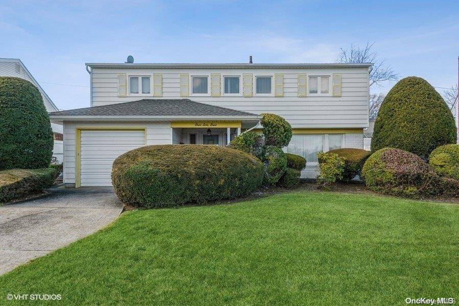 868 Viceroy RD, Wantagh, NY 11793