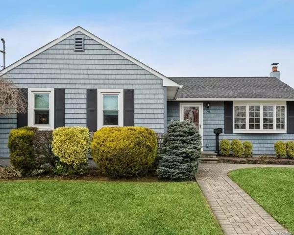 28 Nehring AVE, Babylon, NY 11702