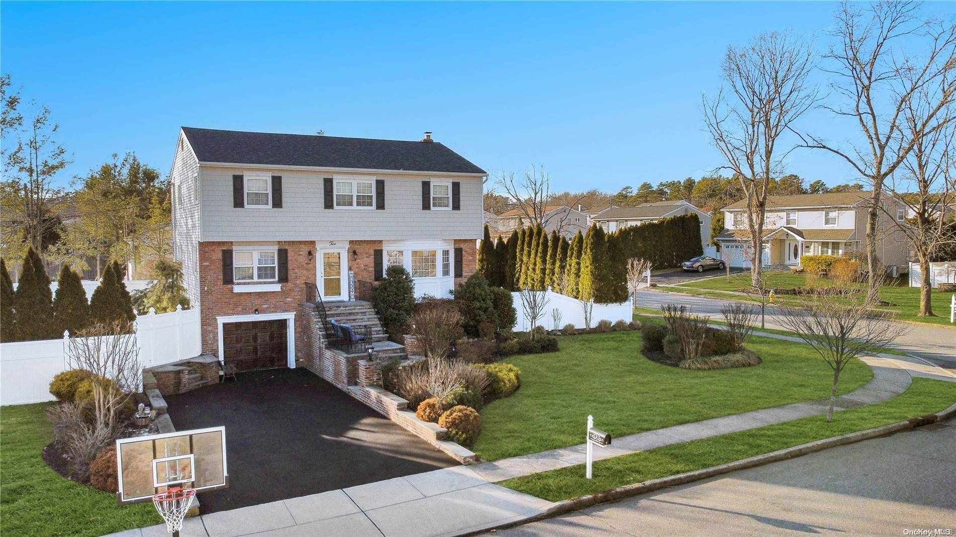 Nesconset, NY 11767,2 Commander Vic LN