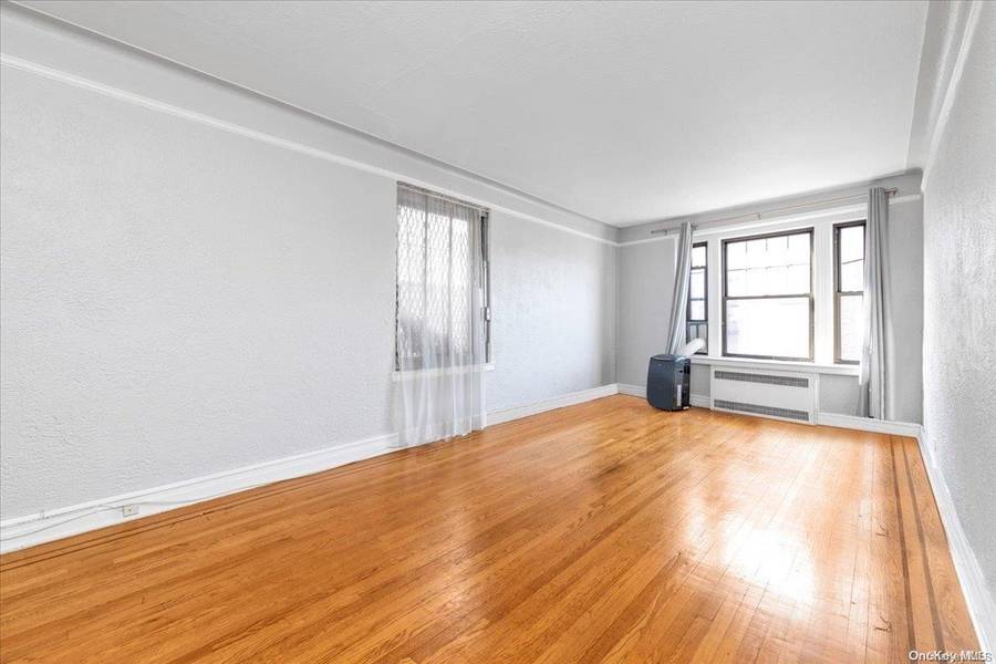 109-14 Ascan AVE #4O, Forest Hills, NY 11375