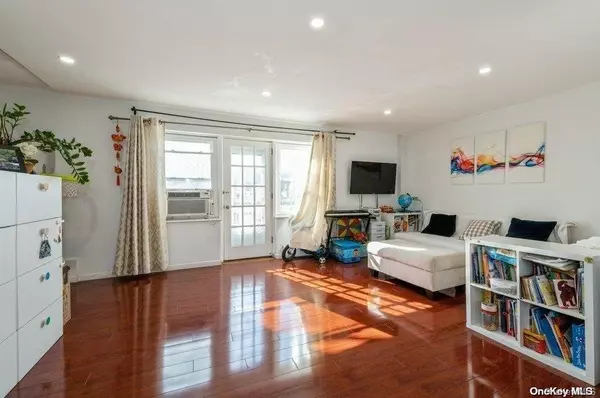 144-44 Village RD #72C, Briarwood, NY 11435