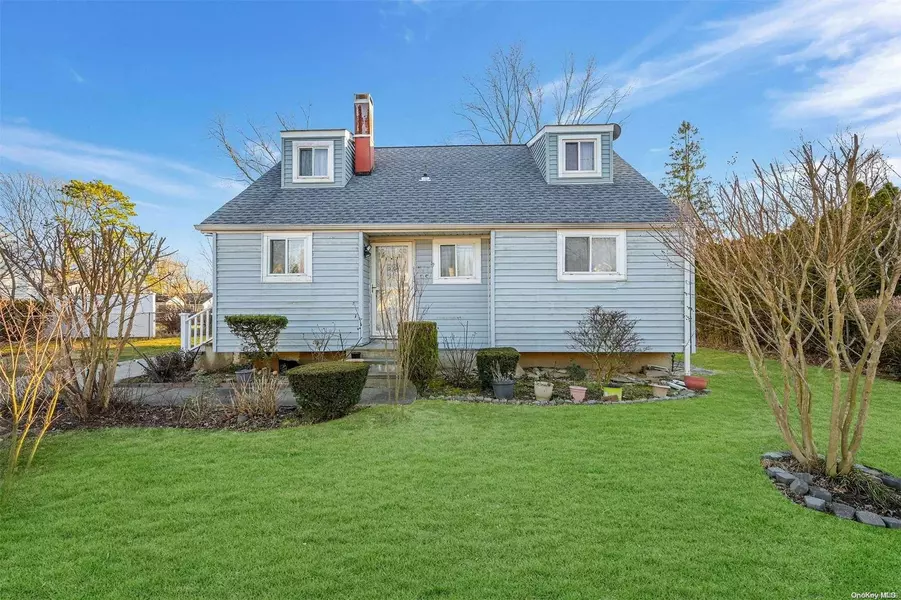 56 Pilgrim RD, Brentwood, NY 11717