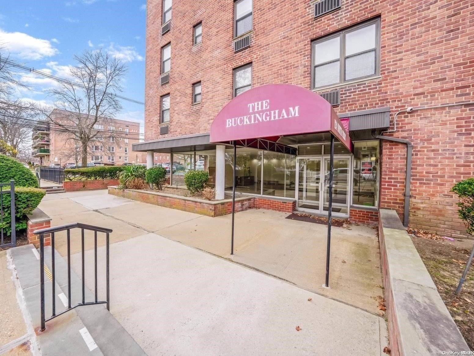124 Smith St #3F, Freeport, NY 11520