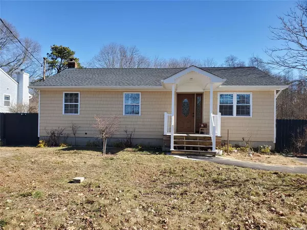 47 Carver BLVD, Bellport, NY 11713