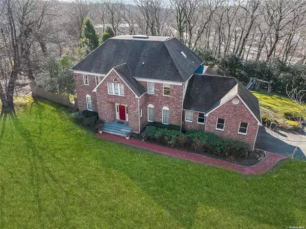 33 High Farms RD, Glen Head, NY 11545