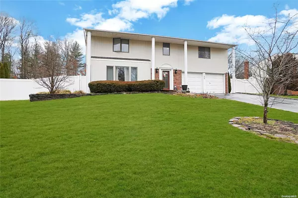 186 Old Post DR, Hauppauge, NY 11788