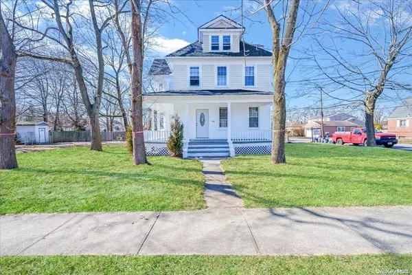 East Islip, NY 11730,148 Connetquot AVE