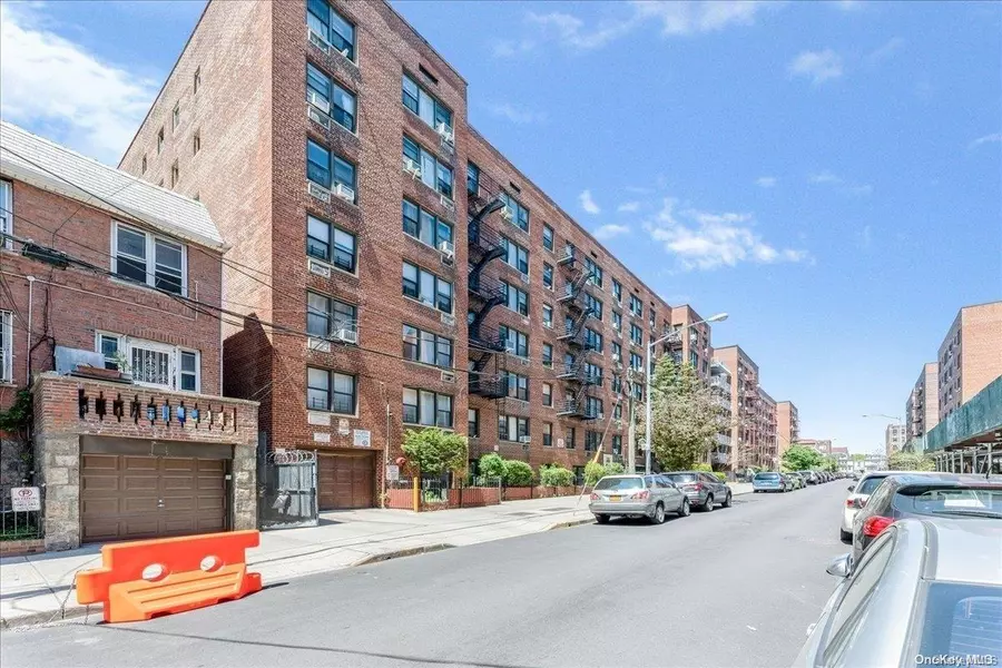 83-25 Vietor AVE #1C, Elmhurst, NY 11373