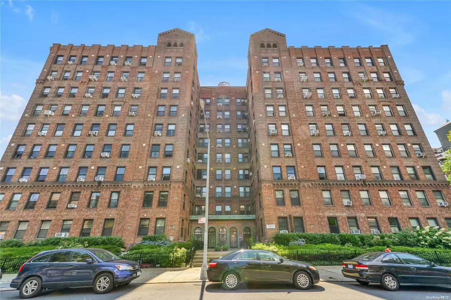 8300 Talbot ST #3A, Kew Gardens, NY 11415