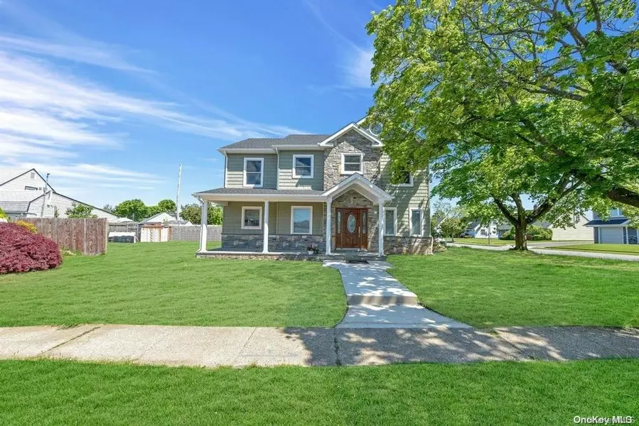 125 Sunrise LN, Levittown, NY 11756