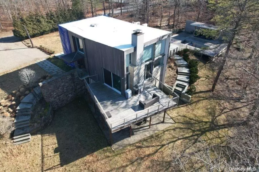 Southampton, NY 11968,87 Castle Hill CT