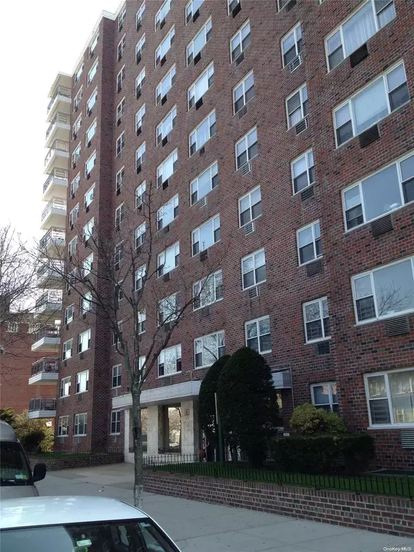 89-00 170 ST #7N,  Jamaica,  NY 11432