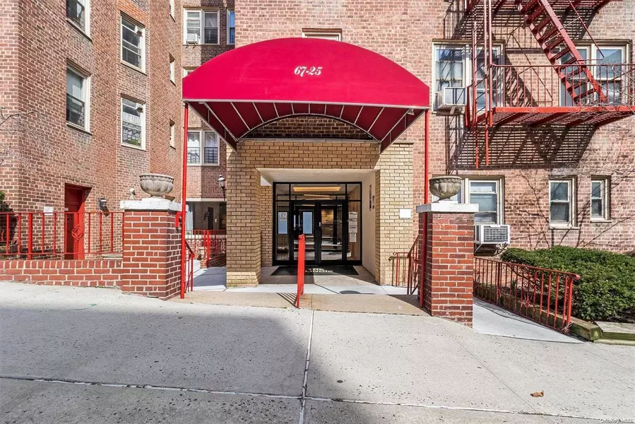 67-25 Clyde ST #4B, Forest Hills, NY 11375