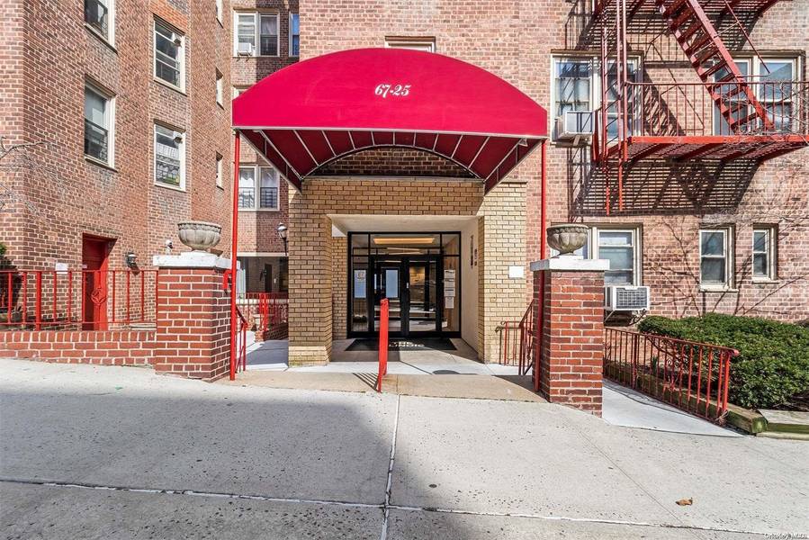 67-25 Clyde ST #4B, Forest Hills, NY 11375