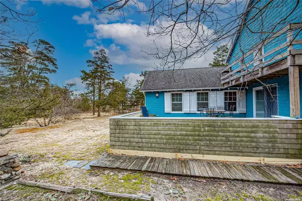 9 Driftwood LN, Nissequogue, NY 11780