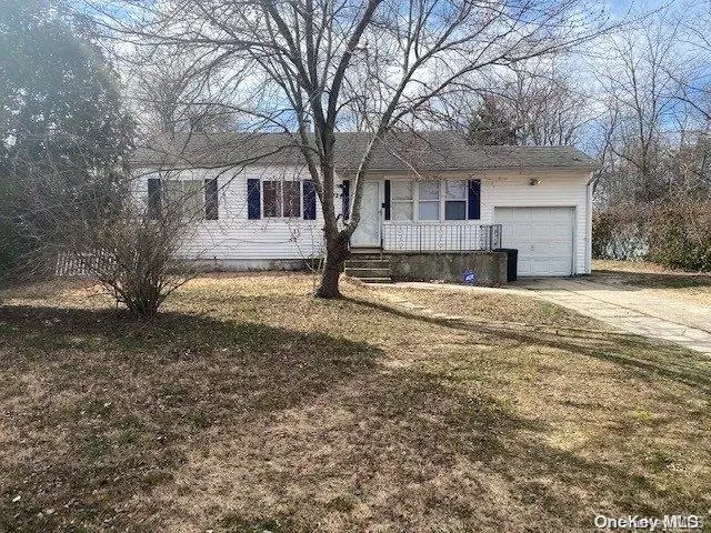 Bellport, NY 11713,724 Walker AVE