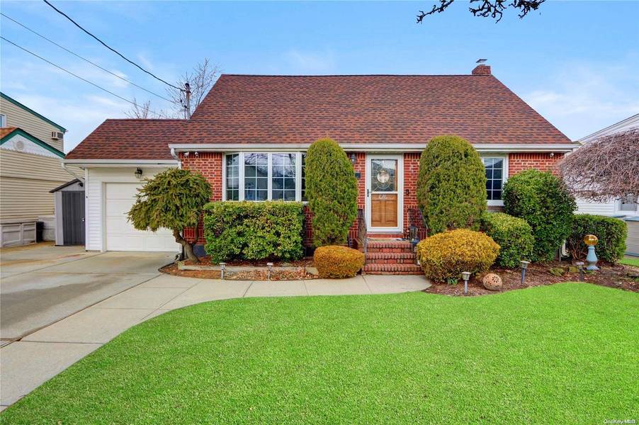 75 Tyrconnell AVE, Massapequa Park, NY 11762