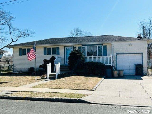 76 Harrisburg ST, Bay Shore, NY 11706