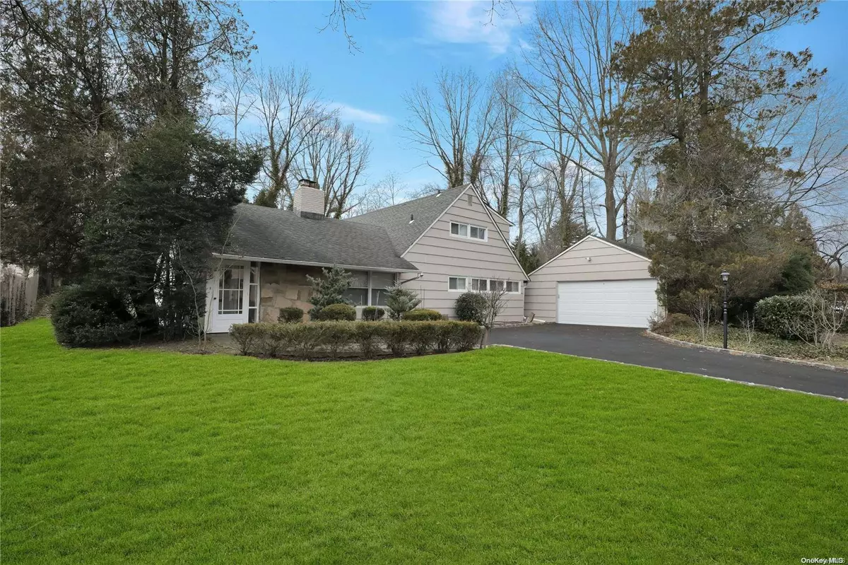 Roslyn Heights, NY 11577,38 Pasture LN