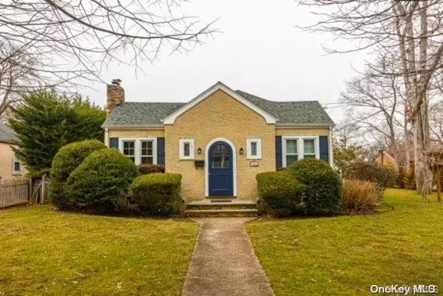 487 Peters BLVD, Brightwaters, NY 11718