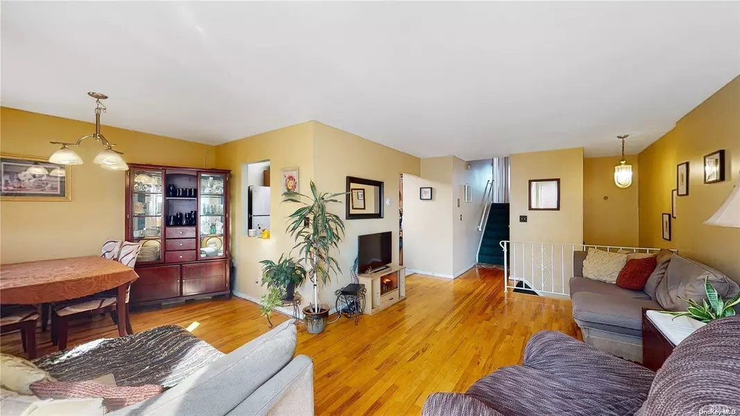 86-10 Dumont AVE #5C, Ozone Park, NY 11417