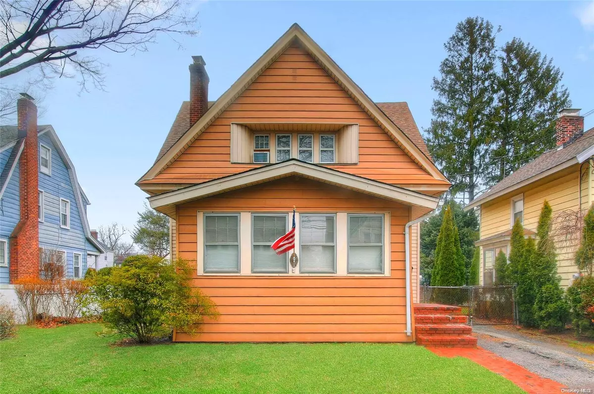 Malverne, NY 11565,114 Nassau AVE