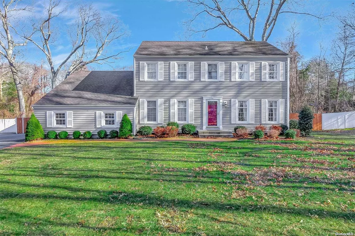 Shoreham, NY 11786,3 Locust CIR