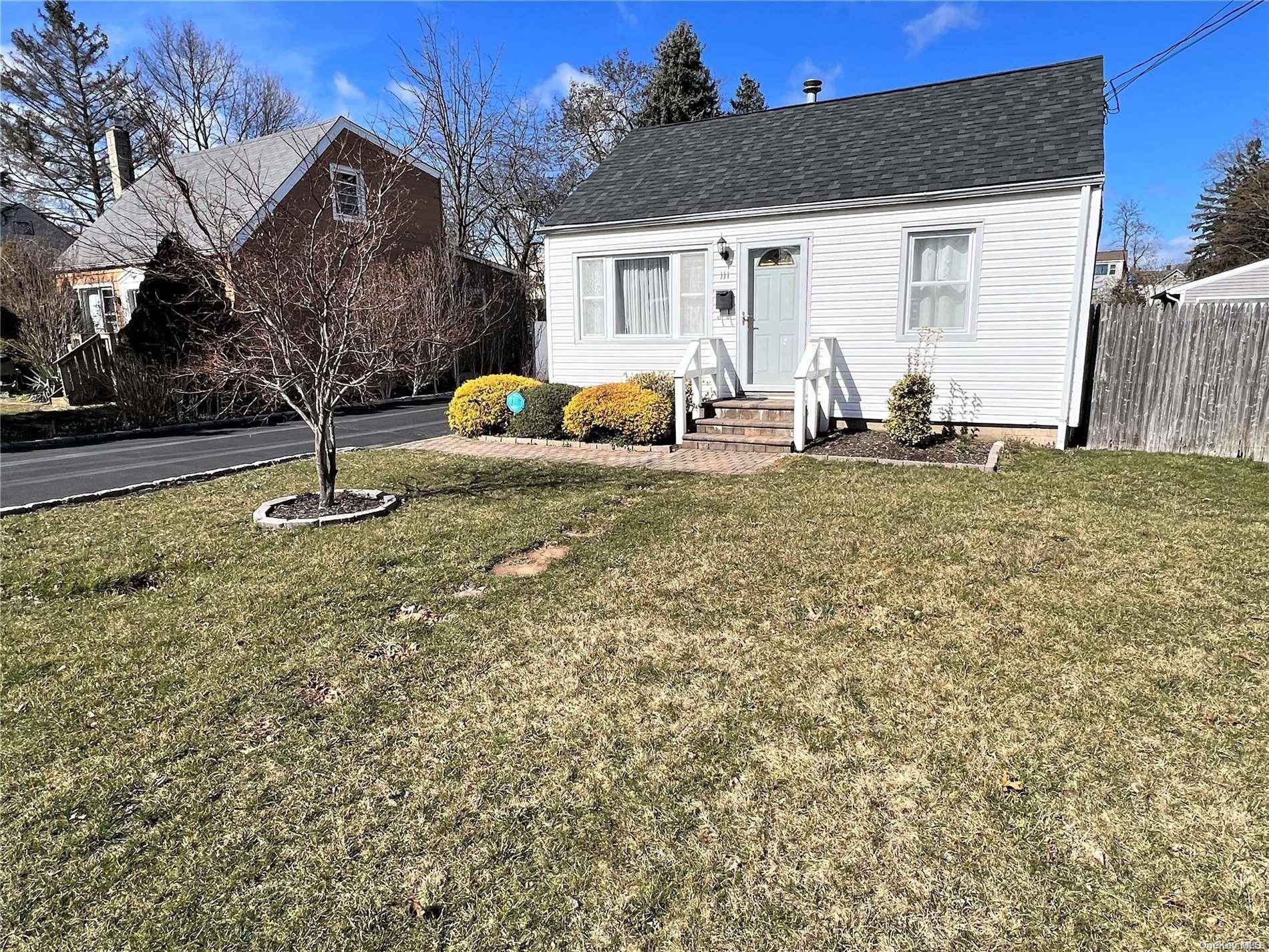 111 W 21st ST, Huntington Station, NY 11746