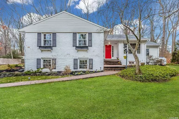 253 Sugar Toms LN, East Norwich, NY 11732