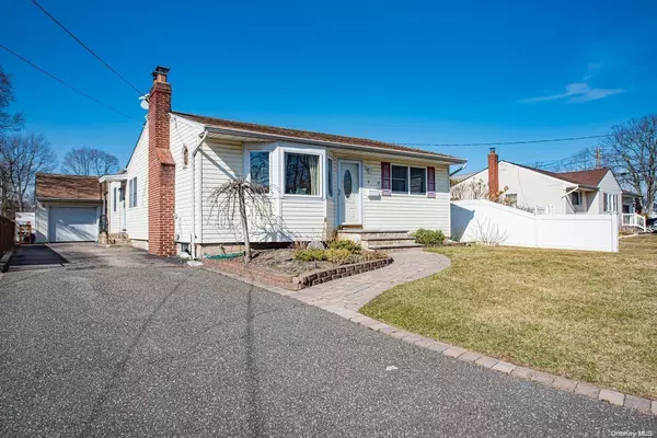 North Babylon, NY 11703,81 Liberty AVE