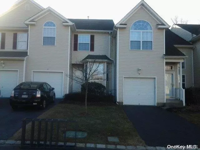 Medford, NY 11763,9 Cranberry CIR #9