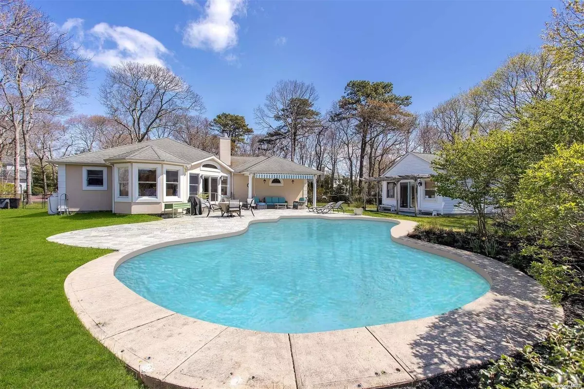 Hampton Bays, NY 11946,8 Country LN