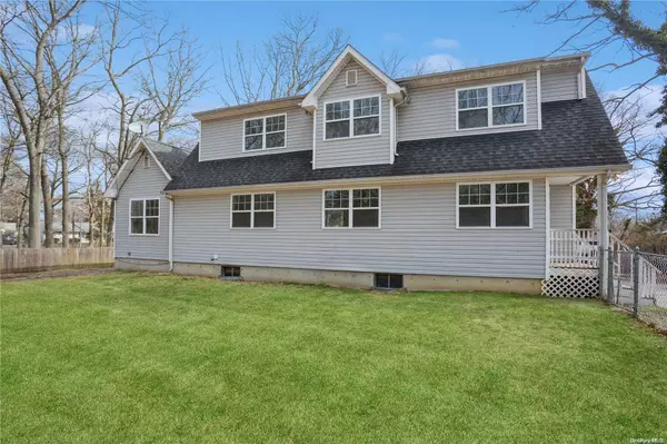 27 Van Buren ST, Mastic, NY 11950