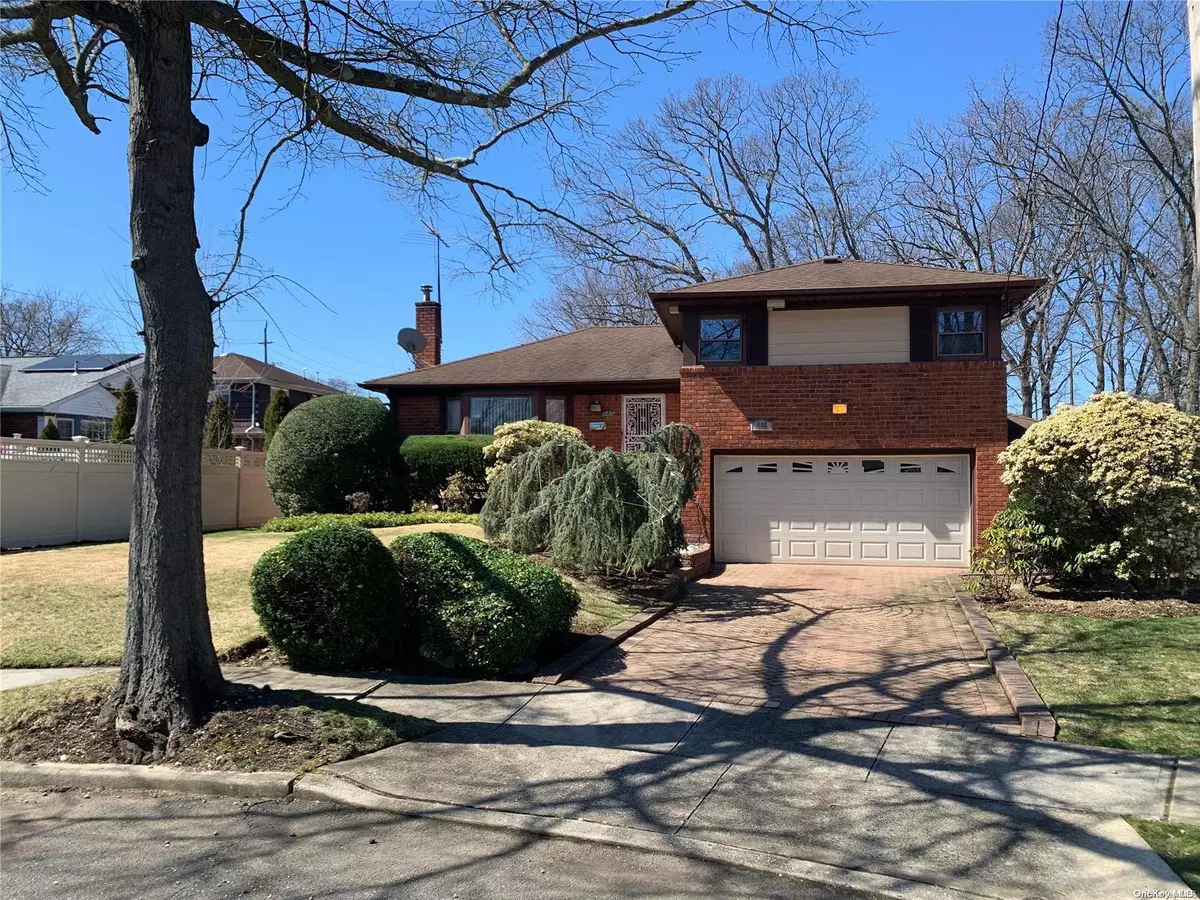 North Baldwin, NY 11510,985 Ceil Place