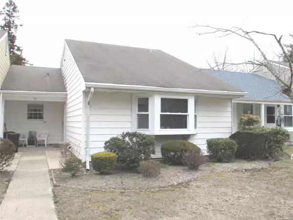 34 Freedom LN #1, Coram, NY 11727