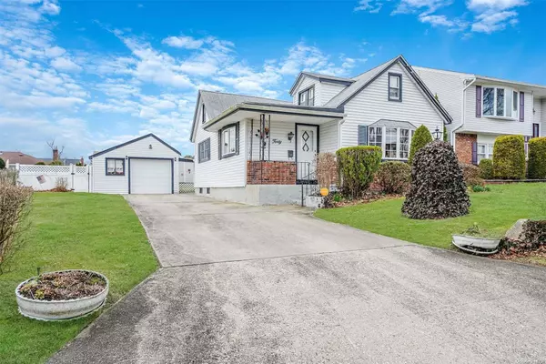 North Babylon, NY 11703,40 Mildred PL