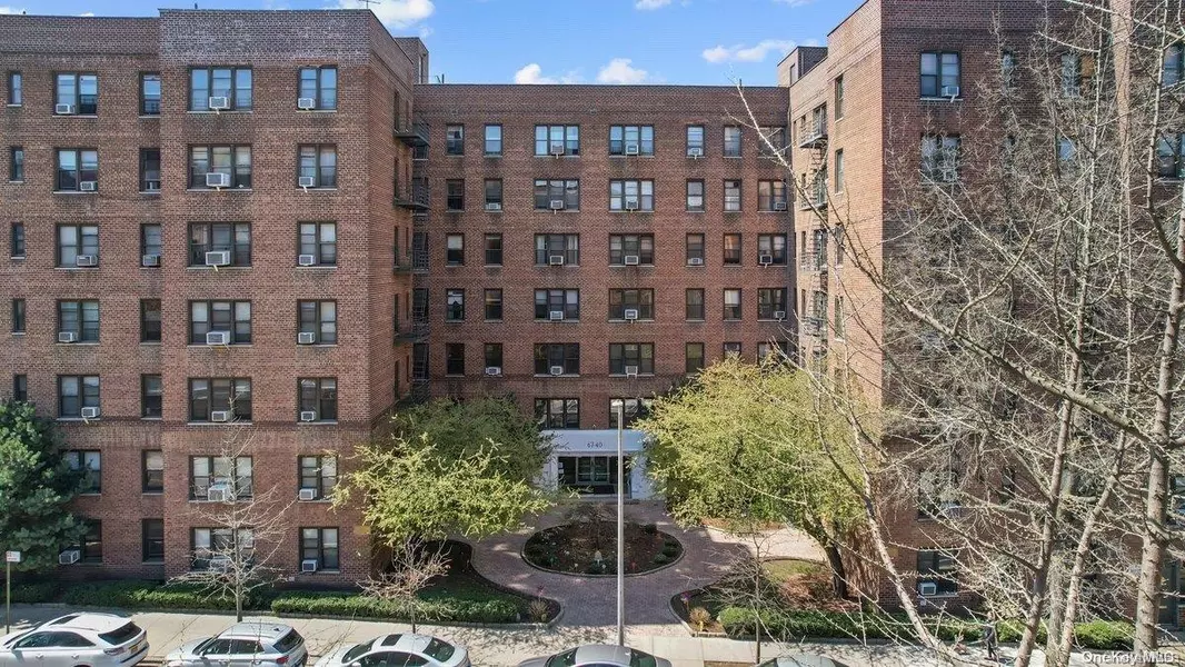 67-40 Yellowstone Blvd #2k, Forest Hills, NY 11375